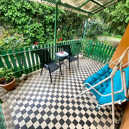 Grany'S Retro Guesthouse Near Budapest Airport Vecses Exterior photo