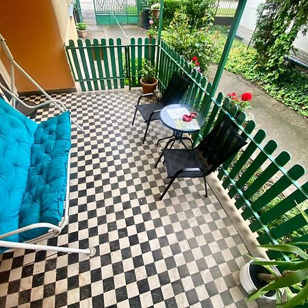 Grany'S Retro Guesthouse Near Budapest Airport Vecses Exterior photo