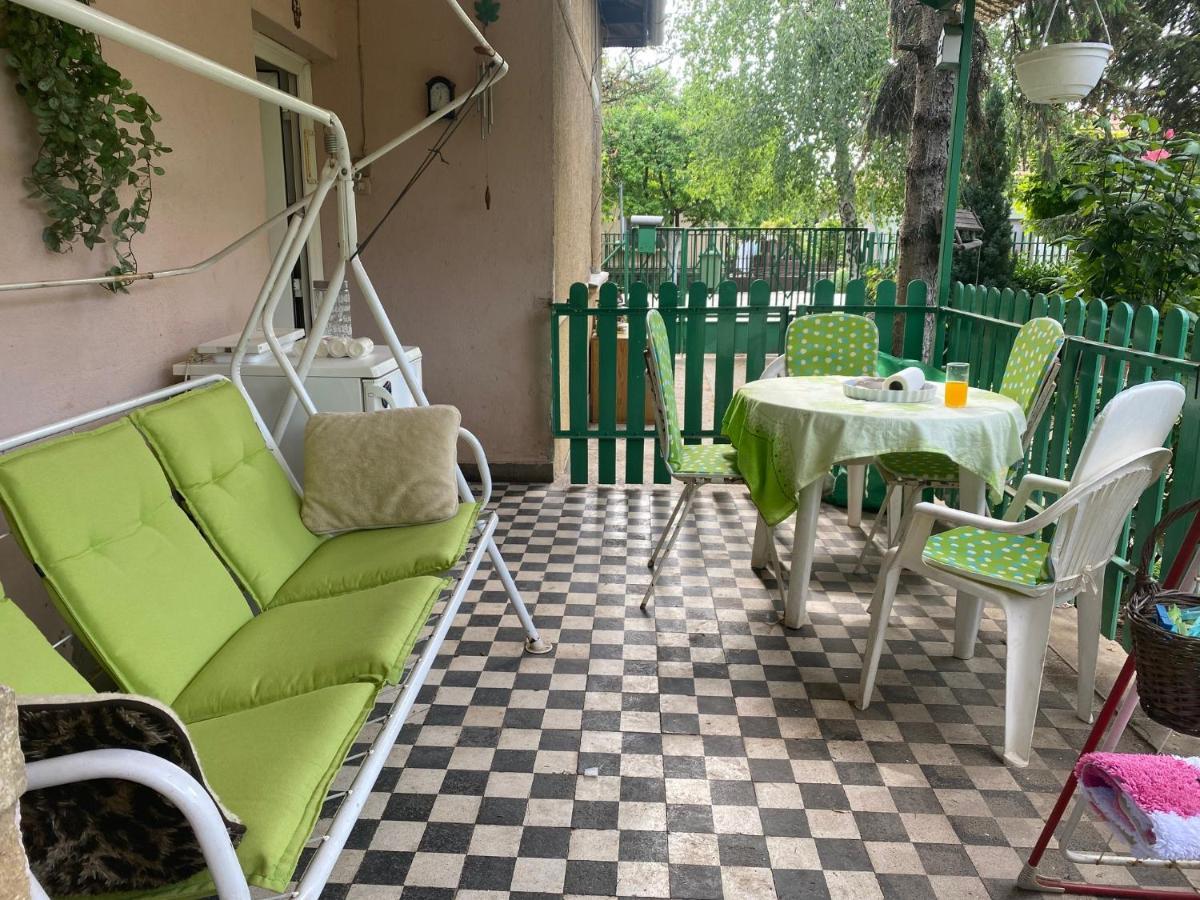 Grany'S Retro Guesthouse Near Budapest Airport Vecses Exterior photo