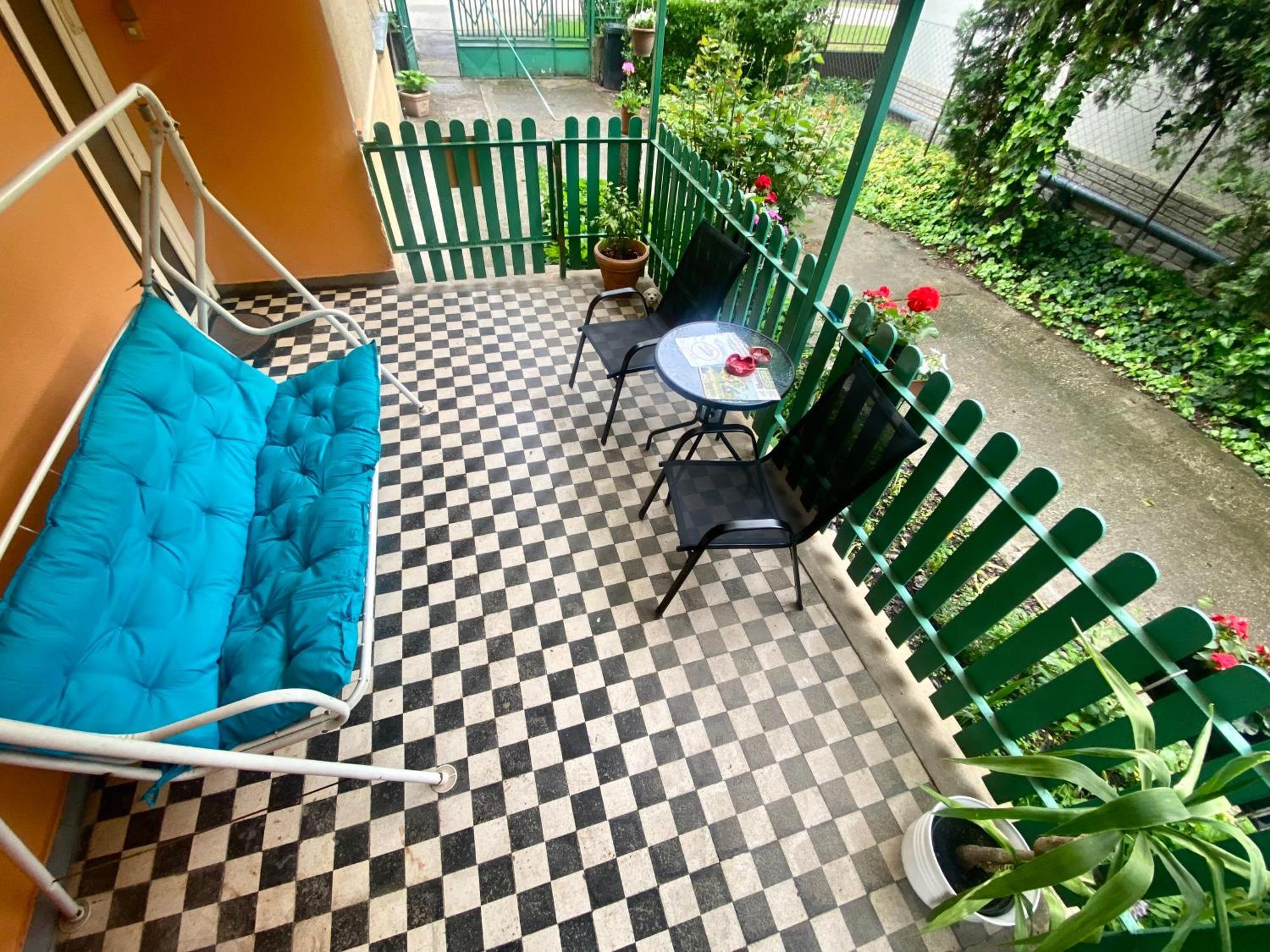 Grany'S Retro Guesthouse Near Budapest Airport Vecses Exterior photo